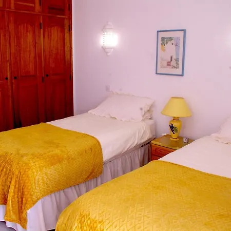 Feriehus Lovely 2 Bedroom End Townhouse In Carvoeiro