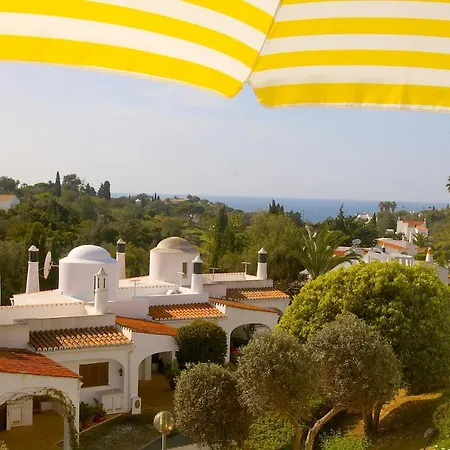 Lovely 2 Bedroom End Townhouse In Carvoeiro