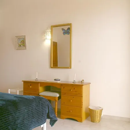 Lovely 2 Bedroom End Townhouse In Carvoeiro Lagoa (Algarve)