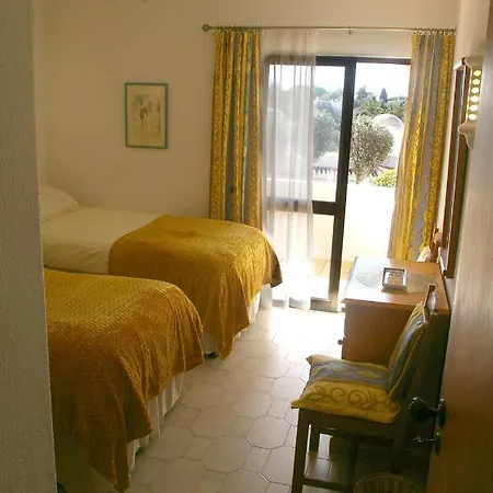 Lovely 2 Bedroom End Townhouse In Carvoeiro