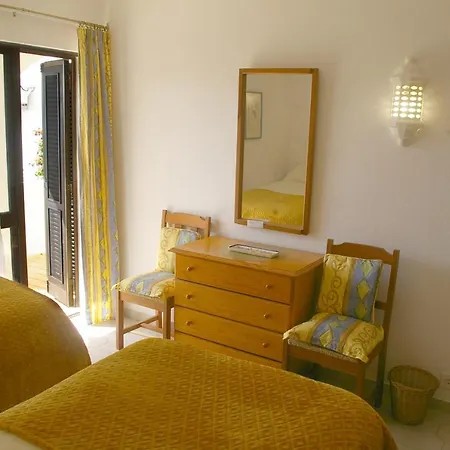 Lovely 2 Bedroom End Townhouse In Carvoeiro