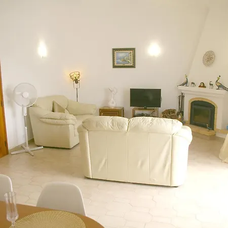 Lovely 2 Bedroom End Townhouse In Carvoeiro Hébergement de vacances *