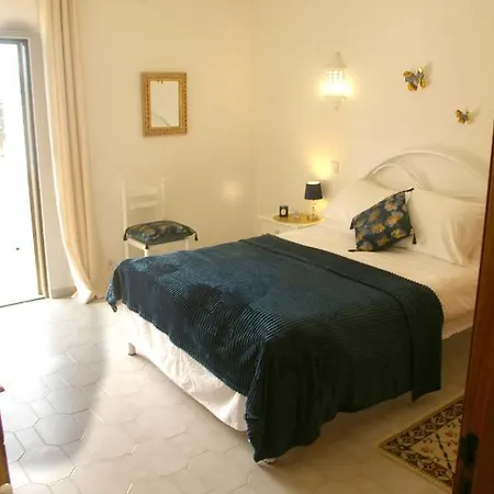 Lovely 2 Bedroom End Townhouse In Carvoeiro Hébergement de vacances
