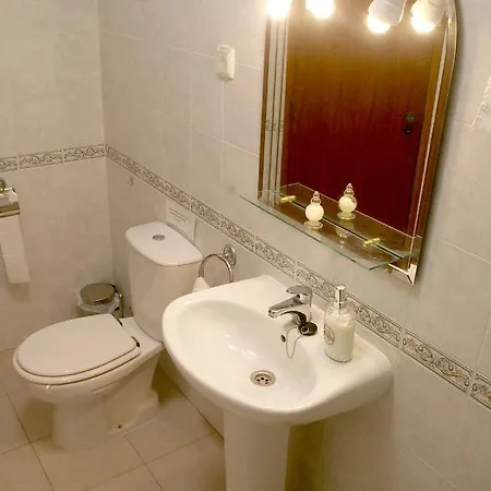 Hébergement de vacances Lovely 2 Bedroom End Townhouse In Carvoeiro