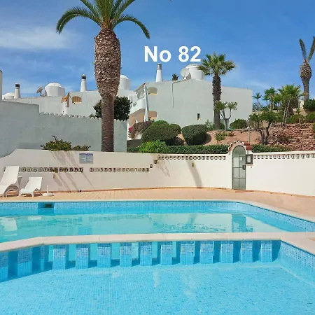 Lovely 2 Bedroom End Townhouse In Carvoeiro Hébergement de vacances Lagoa (Algarve)